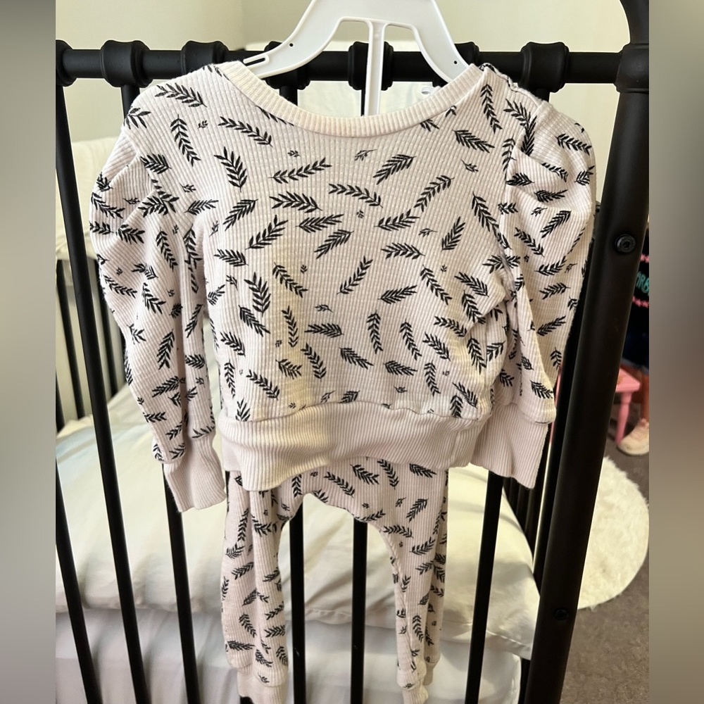 Jessica Simpson jogger set